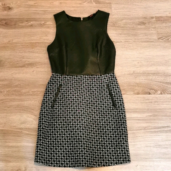 Dress - Picture 2 of 4